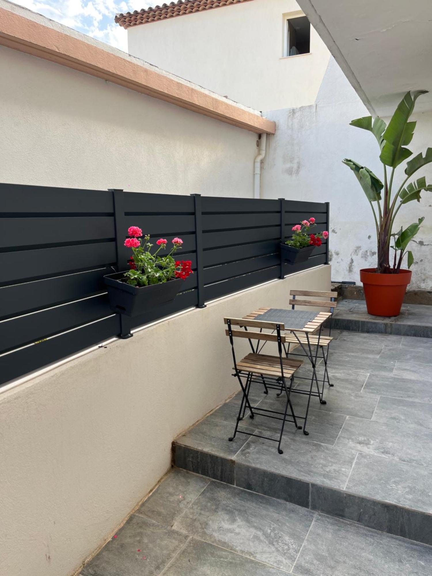 Charmant Bas De Villa Avec Terrasse A Proximite De La Plage Et Du Port Каркеран Екстериор снимка