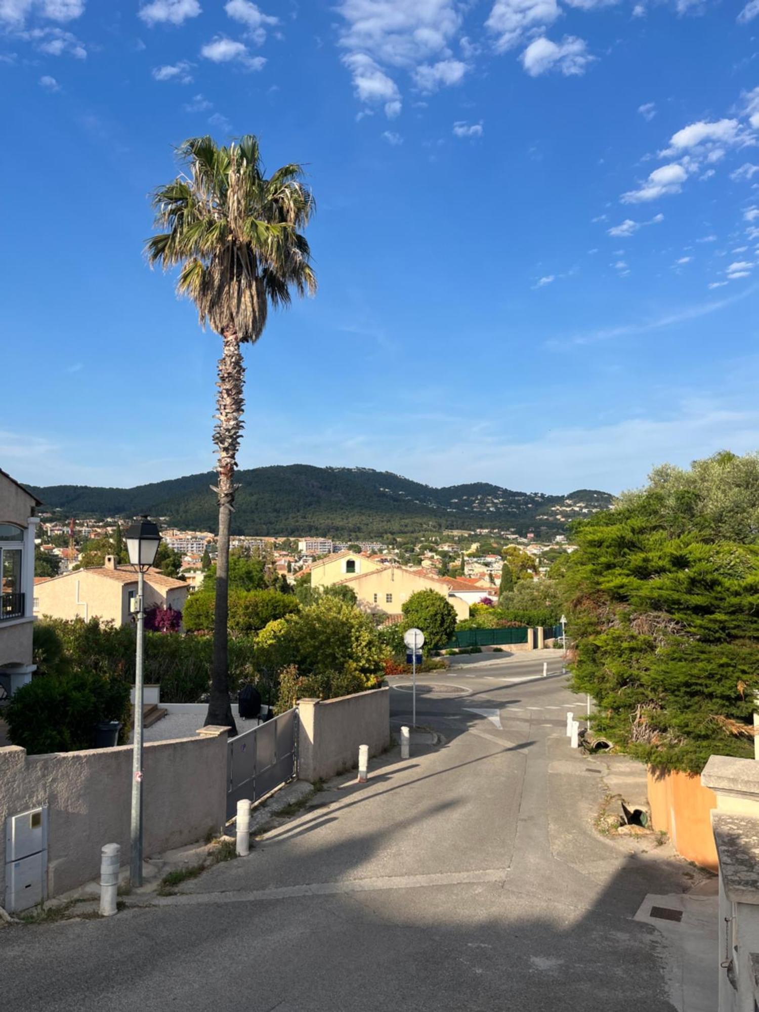 Charmant Bas De Villa Avec Terrasse A Proximite De La Plage Et Du Port Каркеран Екстериор снимка
